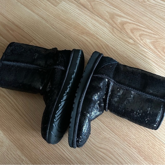 Ugg Black Classic Sequin Short Boots Women’s 5 - Picture 9 of 10